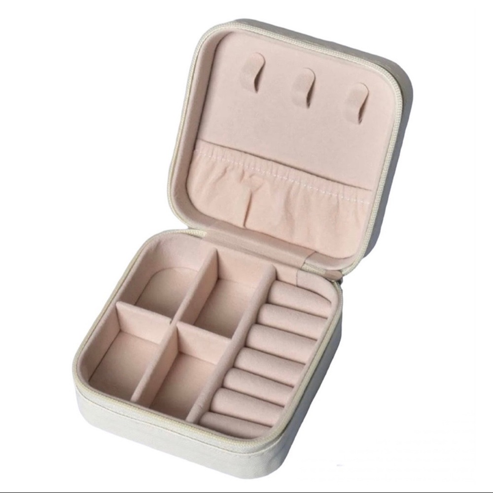 π3/$30 New Travel Jewelry Box - Picture 5 of 6